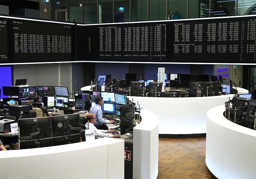 Dax legt am Mittag zu - Anleger blicken nach China