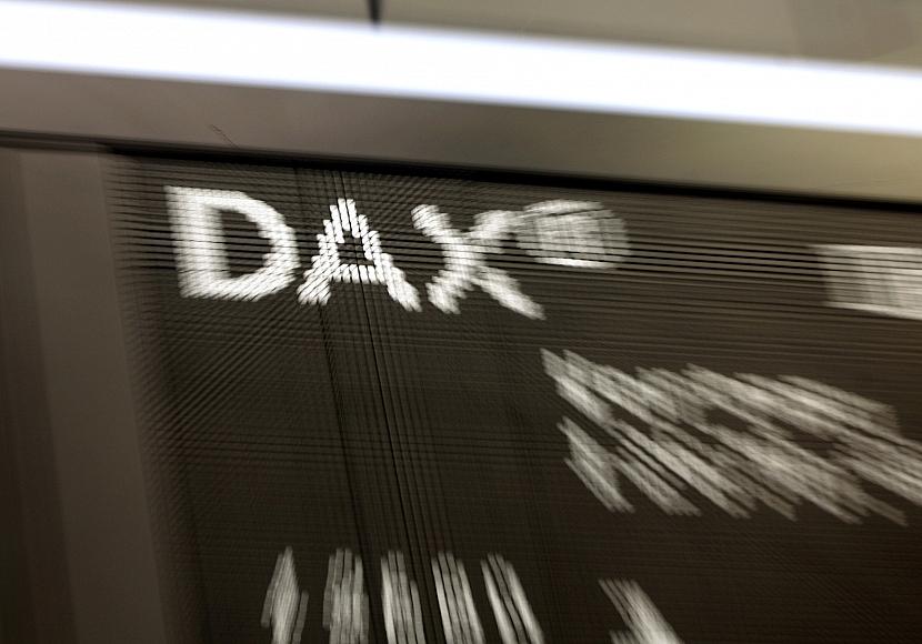 Dax hält sich am Mittag im Plus - Anleger warten auf neue Impulse