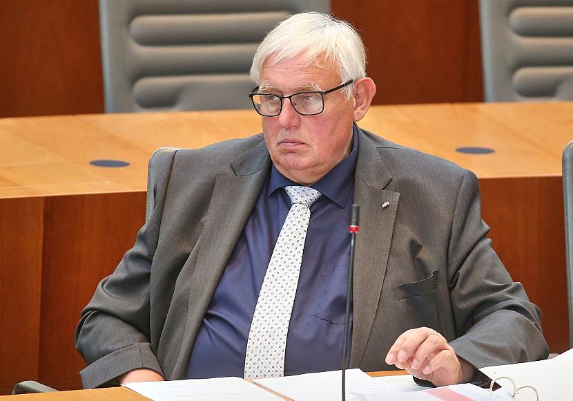 Laumann nimmt Beamten-Pensionen ins Visier