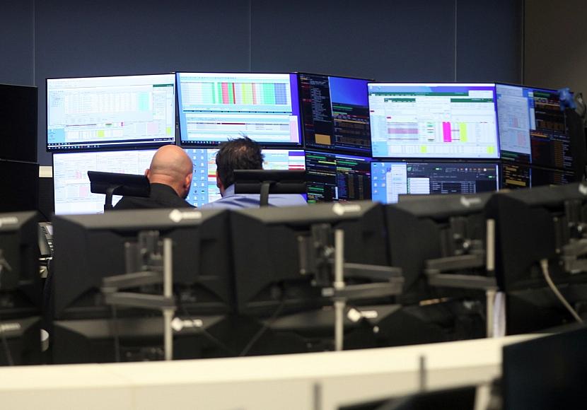 Dax rutscht weiter ins Minus - Monatsende beeinflusst Aktienmarkt