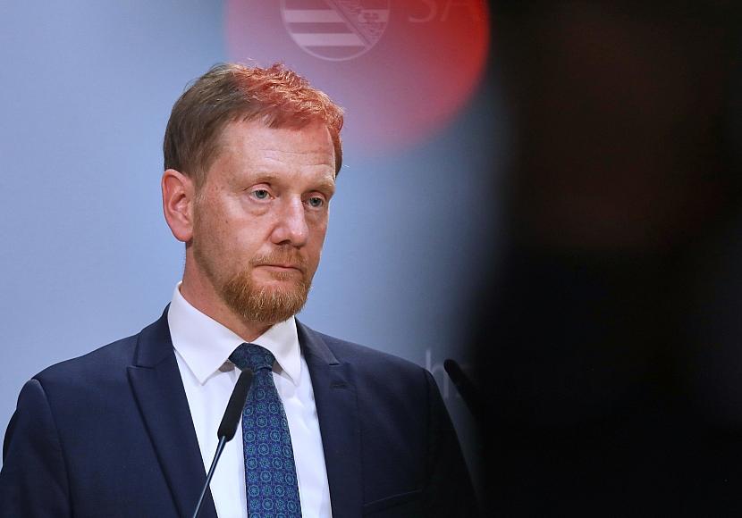Kretschmer will Lohnfortzahlung bei Krankheit einschränken