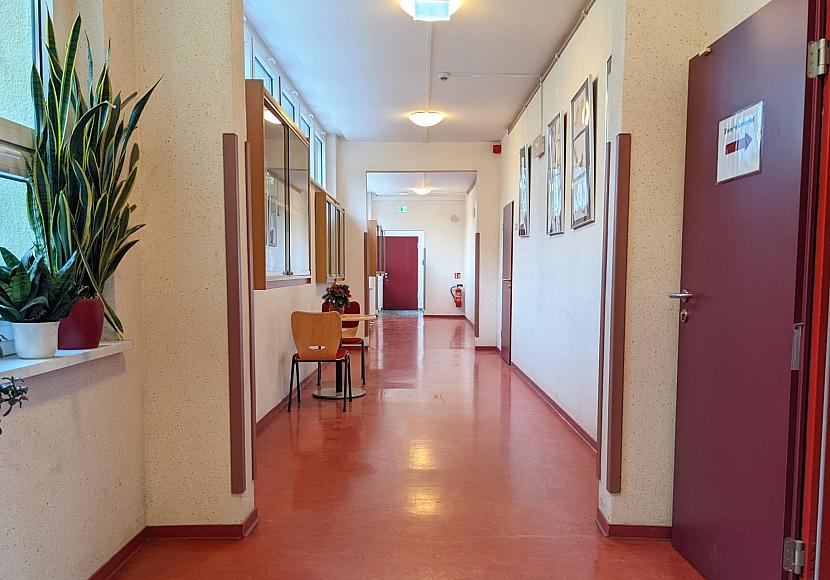 Verbände kritisieren marode Schulen und Notlösungen