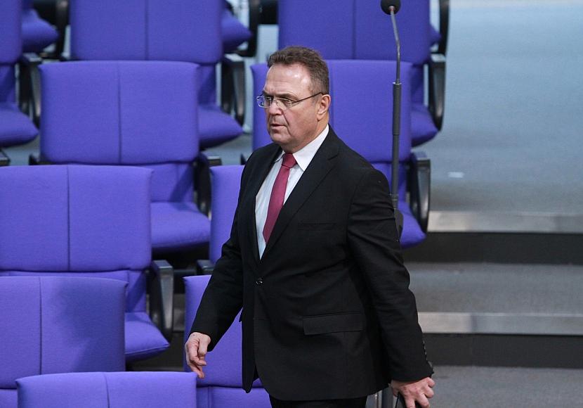 Ex-Innenminister Friedrich rechnet mit Merkels Asylpolitik ab