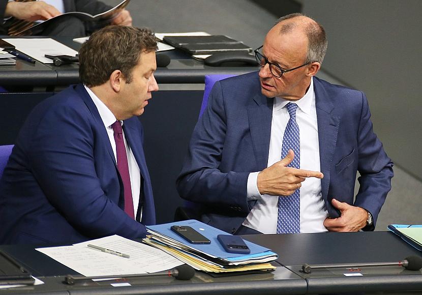 Infratest: Union und AfD verlieren - SPD legt zu
