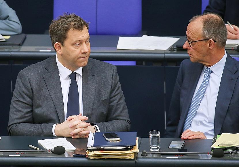 Merz offen für höhere Reichensteuer