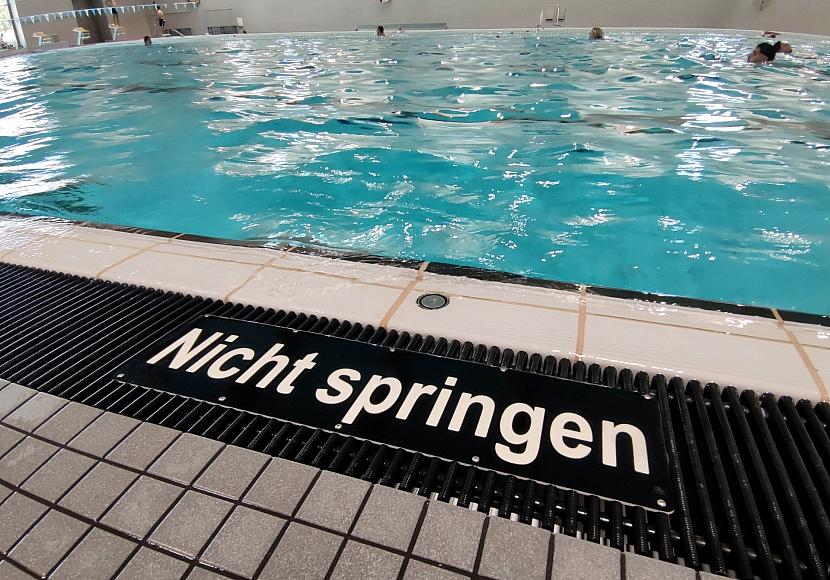 Schwimmmeister mahnen Eltern zu mehr Aufsicht in Bädern
