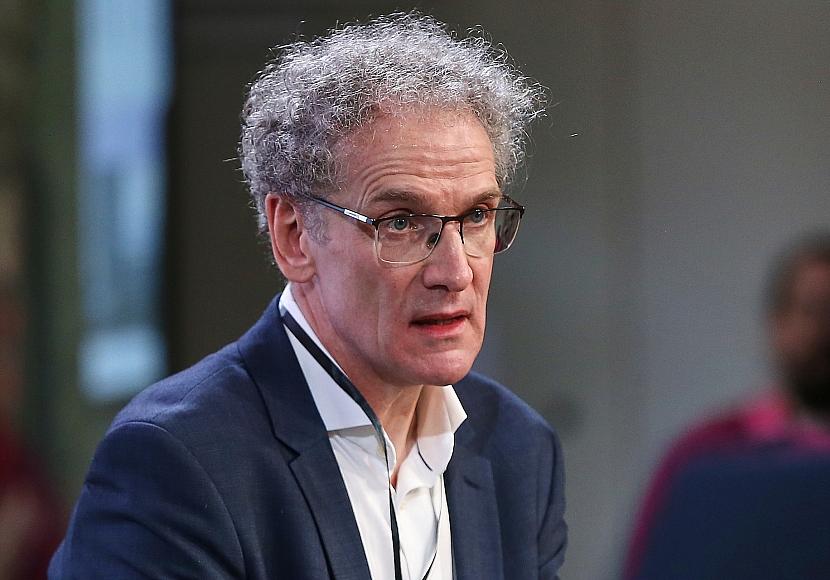 Autor Oschmann kritisiert Ost-West-Berichterstattung