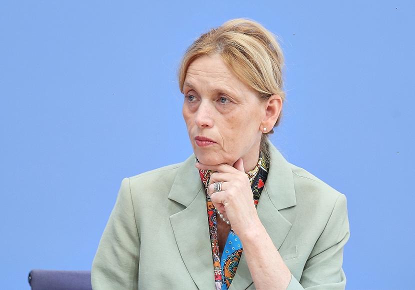 Prien kritisiert naiven Umgang mit digitalen Medien